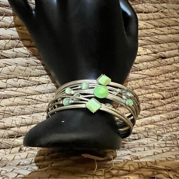 Bracelet Chartreuse Beads and Wire Cuff Vintage Costume Jewelry - Picture 4 of 6